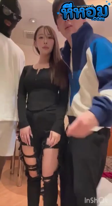คลิปหลุด สาวร้องเพลงสองไมค์ จับควยสองแท่งดูดเป็นไอติมแบบฟินๆน้ำแตกไปเลย