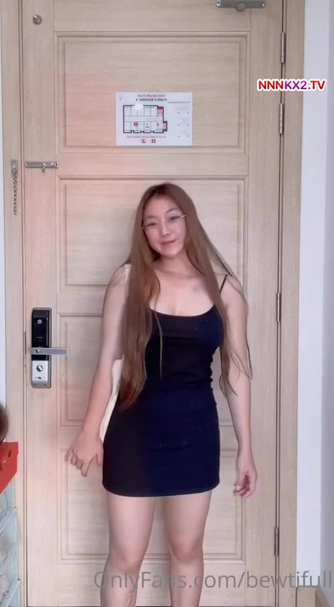 คลิปหลุดมาใหม่ สาวแว่นนมใหญ่ขาวสวยแก้ผ้าอาบน้ำโชว์หุ่น นอนแหกขาในอ่างให้แฟนจัดการจนเสียวซ่านโครตน่าเย็ด