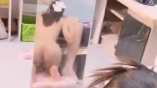 คลิปหลุดนักศึกษา สาวแว่นหุ่นบางกรอบ อมควยเน้น ๆ ขย่มตอเย็ดสดโคตรเด็ด